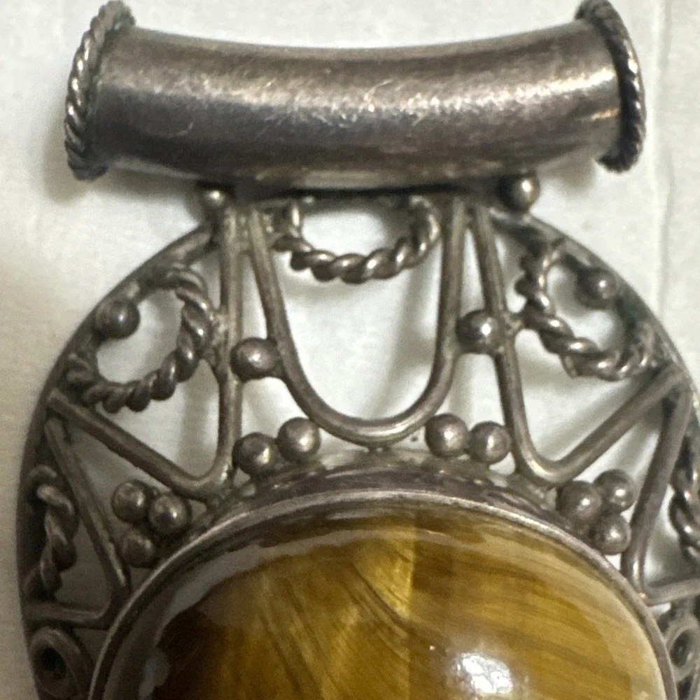 Beautiful Vintage 925 Sterling Silver Tiger's Eye Pendant